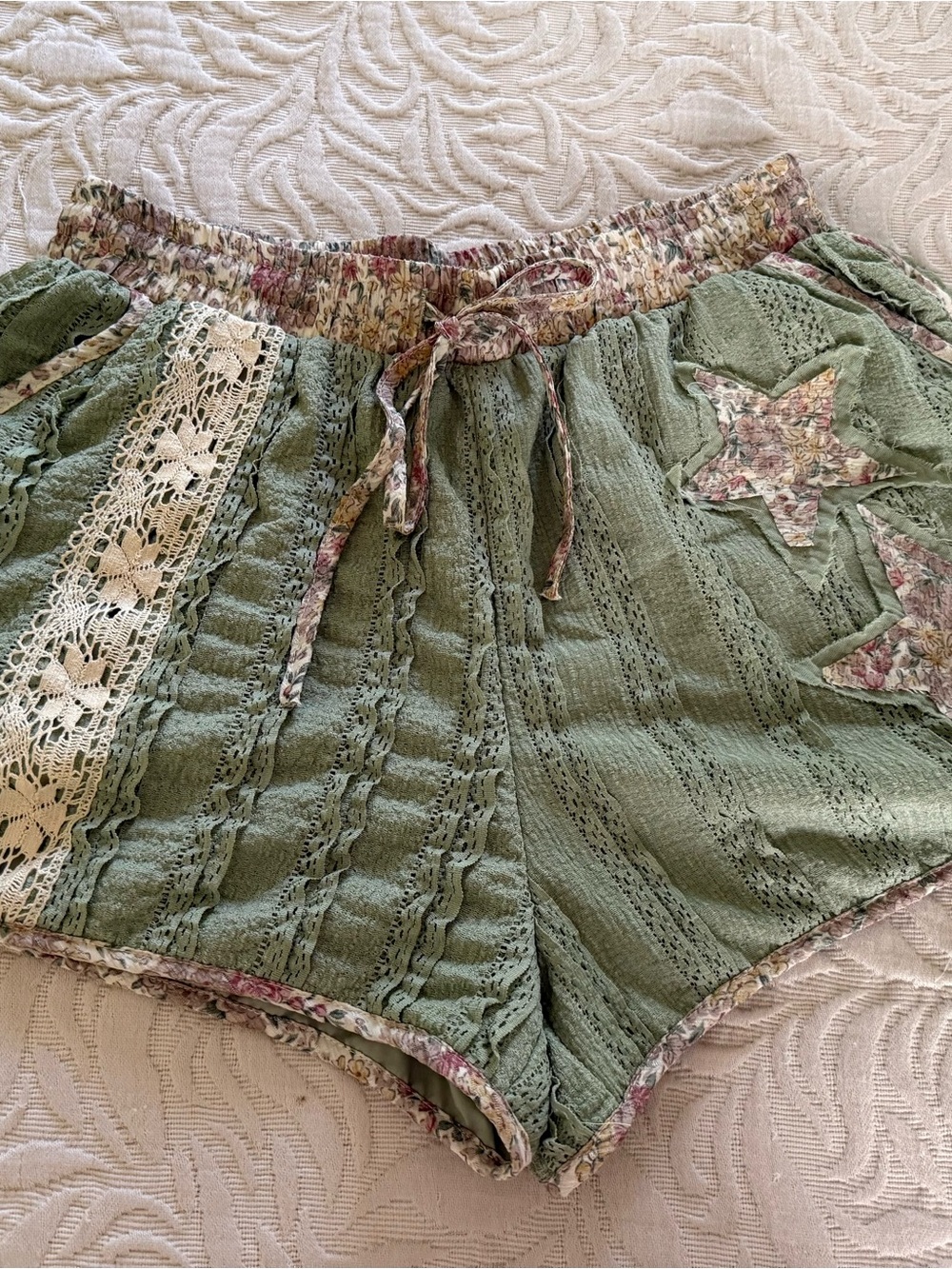 POL Green Boho Crochet-Trim Women’s Shorts
size M